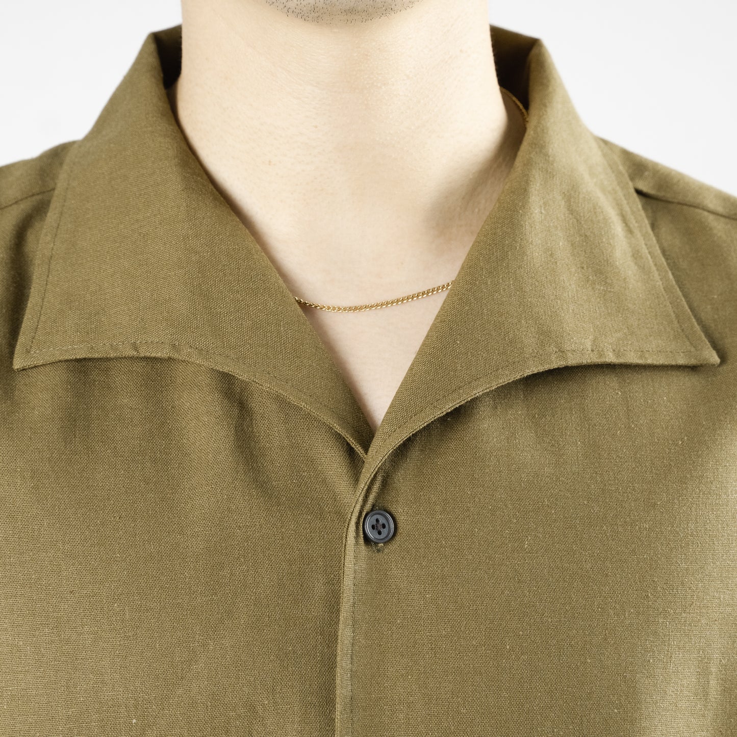 ARC COLLAR SHIRT.